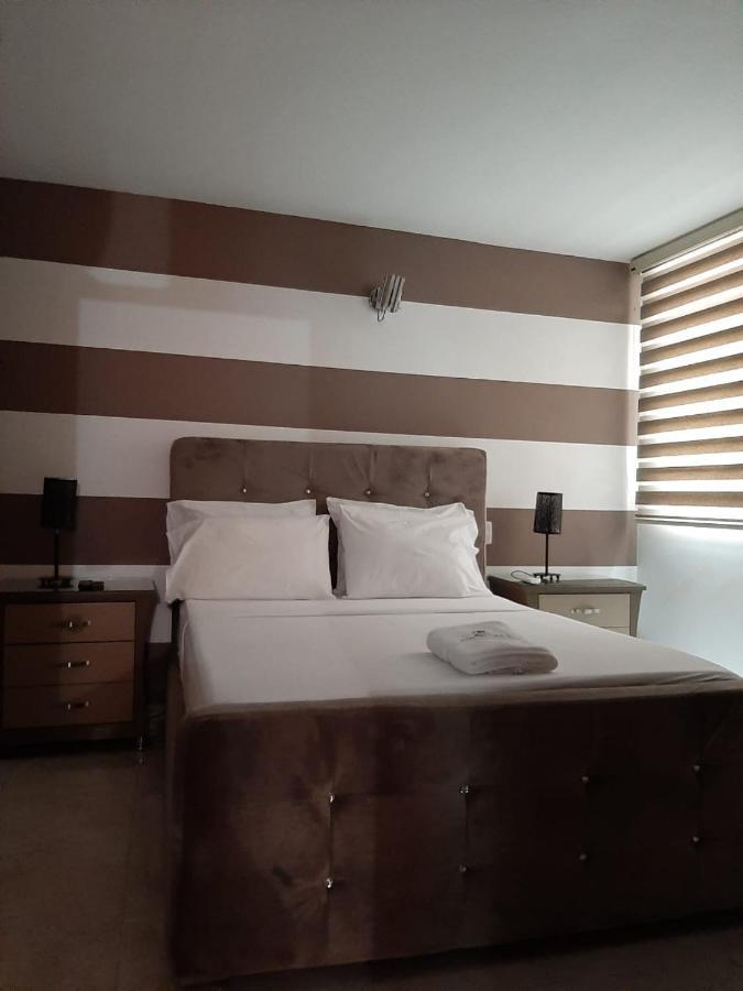 Hotel Roosevelt Plaza Cali Bagian luar foto