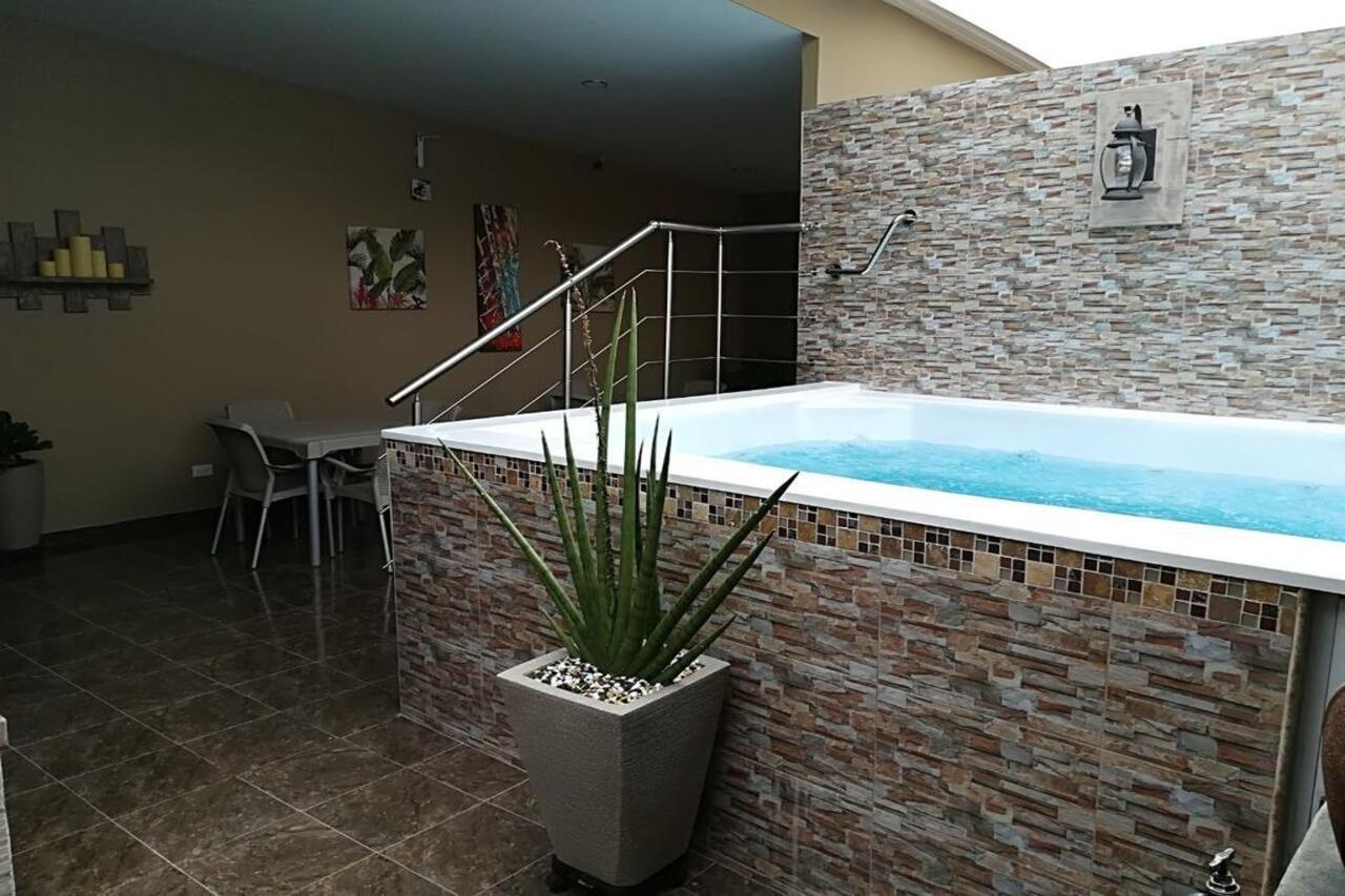 Hotel Roosevelt Plaza Cali Bagian luar foto