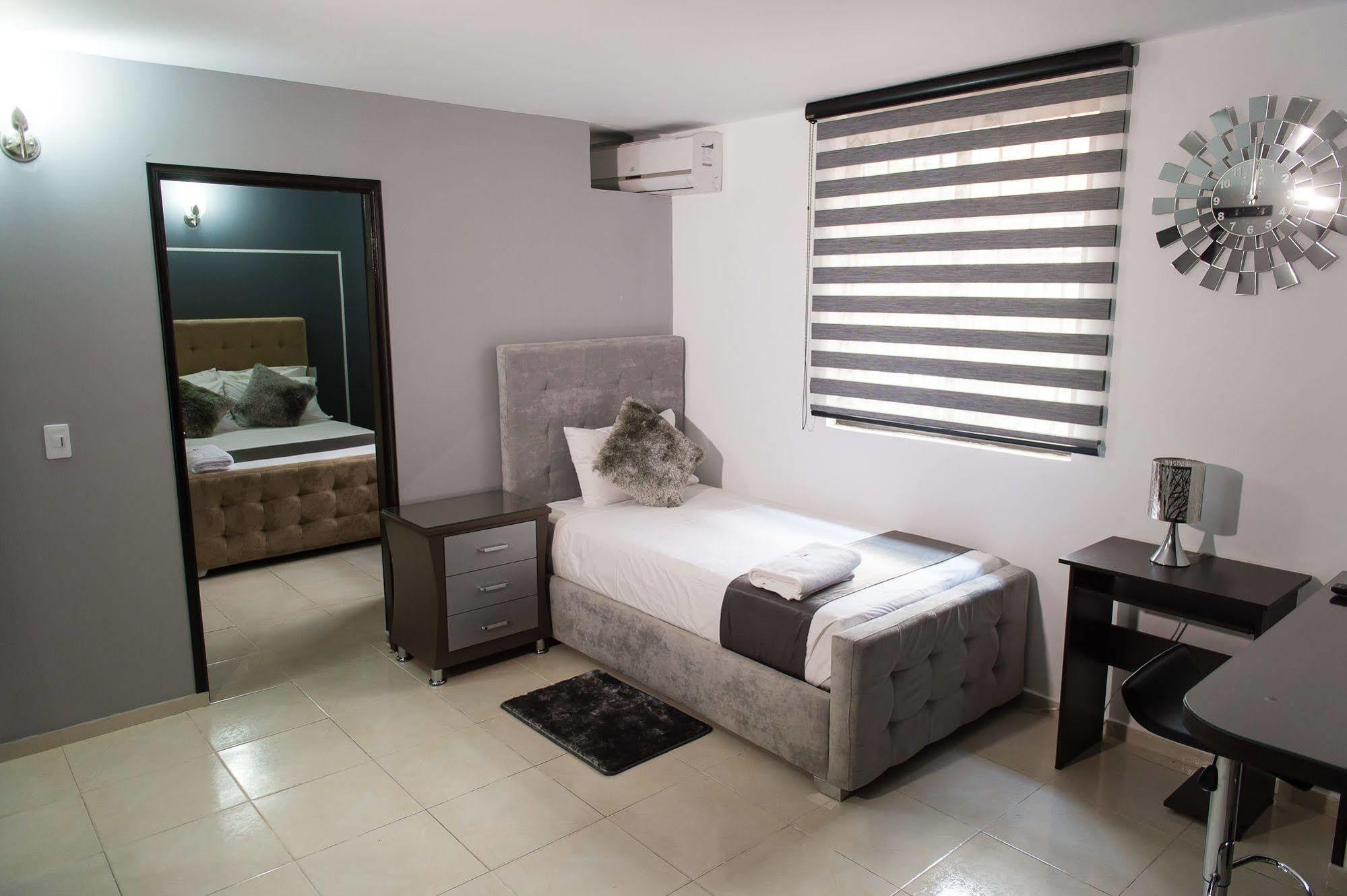 Hotel Roosevelt Plaza Cali Bagian luar foto