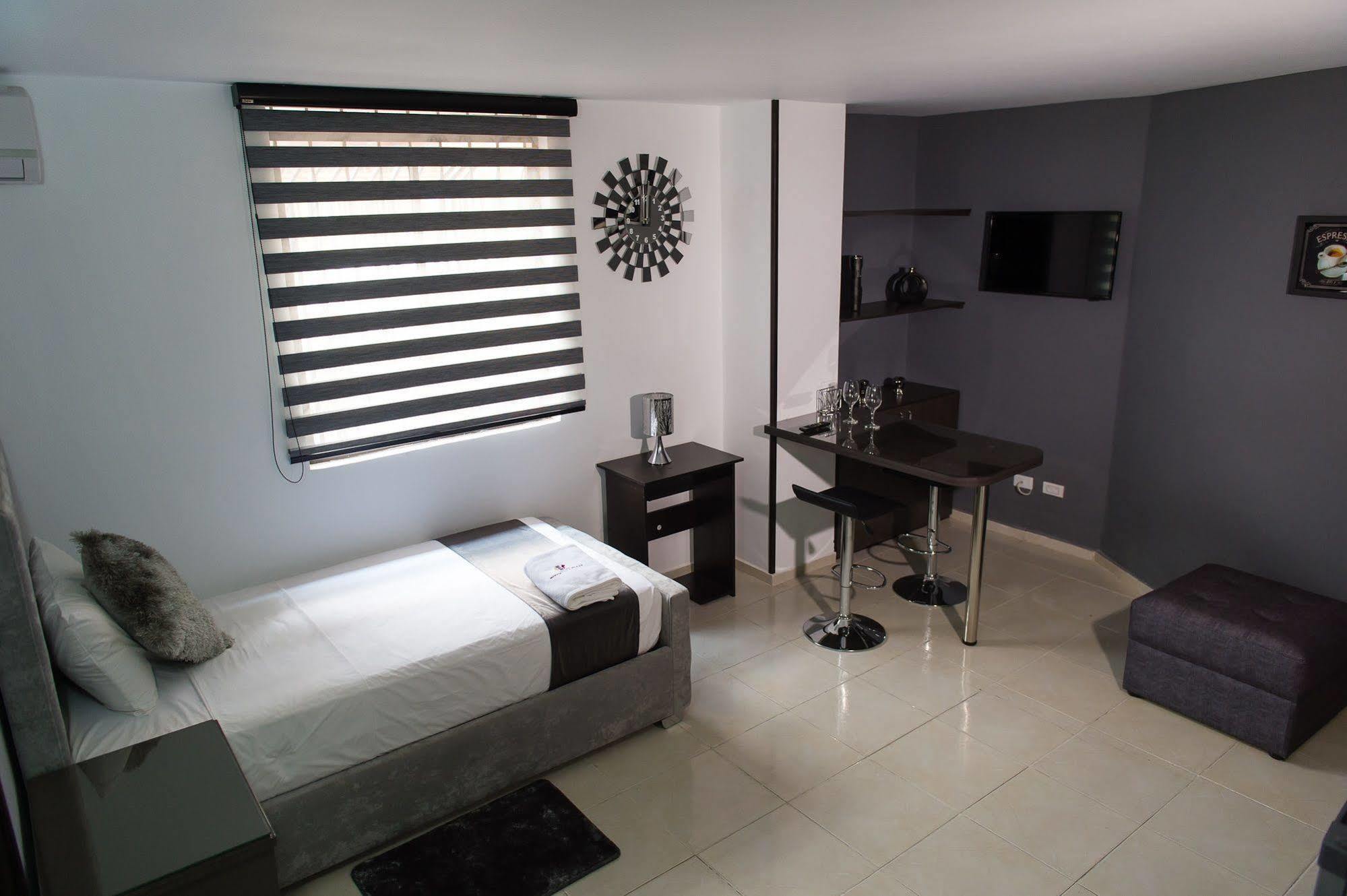 Hotel Roosevelt Plaza Cali Bagian luar foto