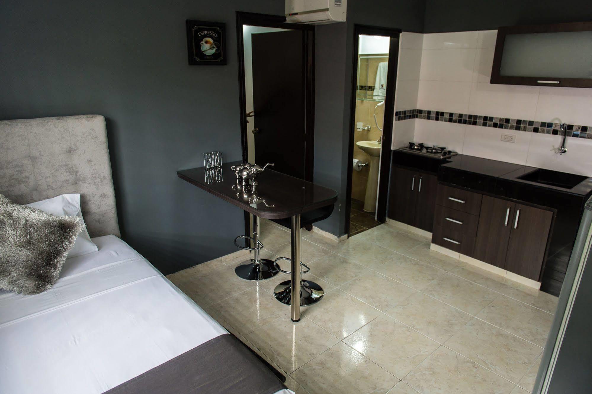 Hotel Roosevelt Plaza Cali Bagian luar foto