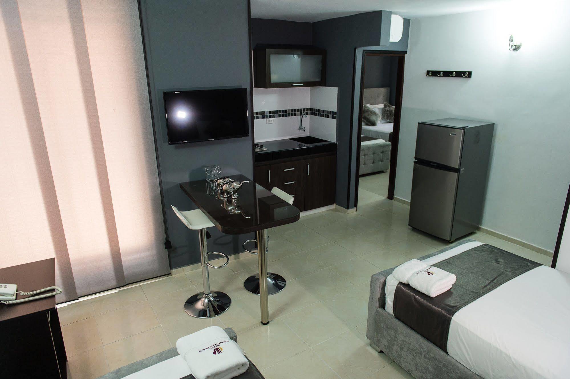 Hotel Roosevelt Plaza Cali Bagian luar foto