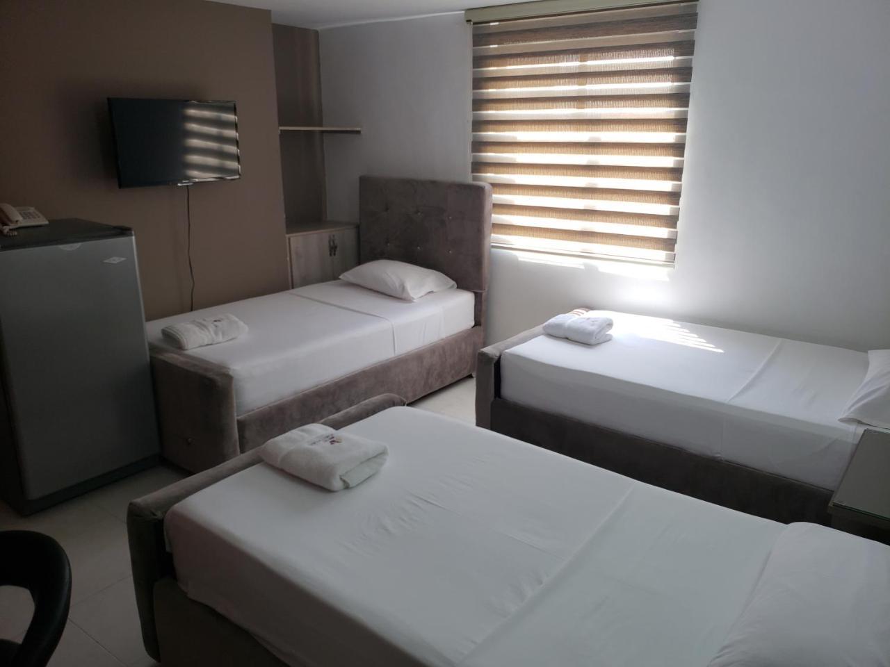 Hotel Roosevelt Plaza Cali Bagian luar foto