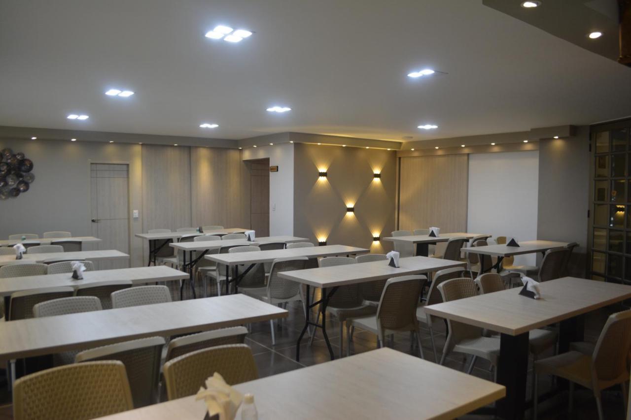 Hotel Roosevelt Plaza Cali Bagian luar foto