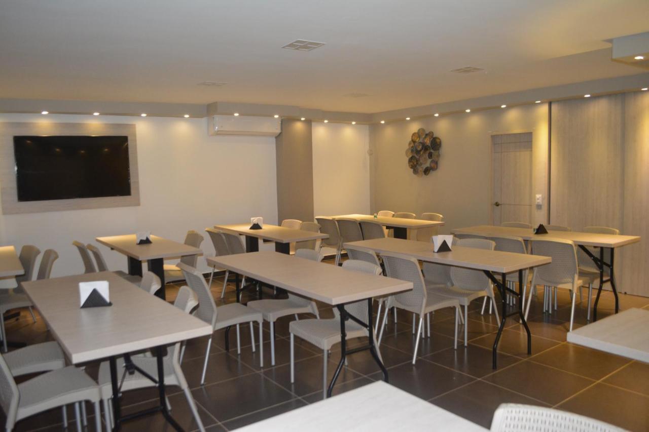 Hotel Roosevelt Plaza Cali Bagian luar foto